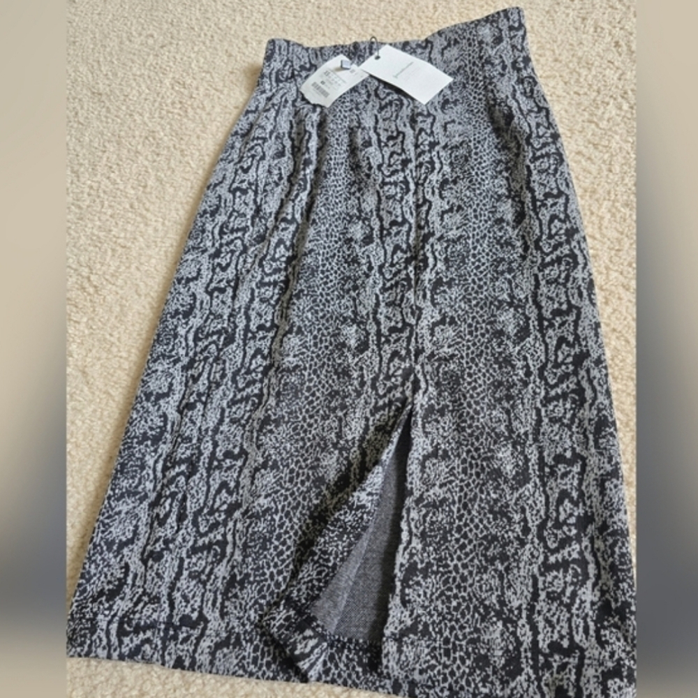 NWT Stradivarius snake print skirt